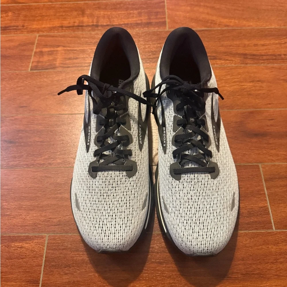 Brooks Men's Black and Gray Sneakers - Picture 2 of 4